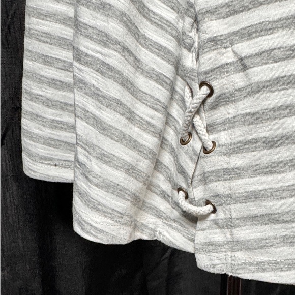 (L/XL) Simply Noelle Gray and White Horizontal Striped Tunic - Picture 7 of 13